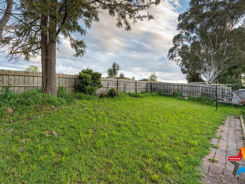 10 Greenslopes Drive, Mooroolbark image 10