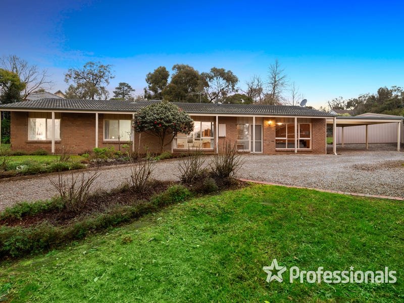 10 Greenwood Lane, Mooroolbark image 3