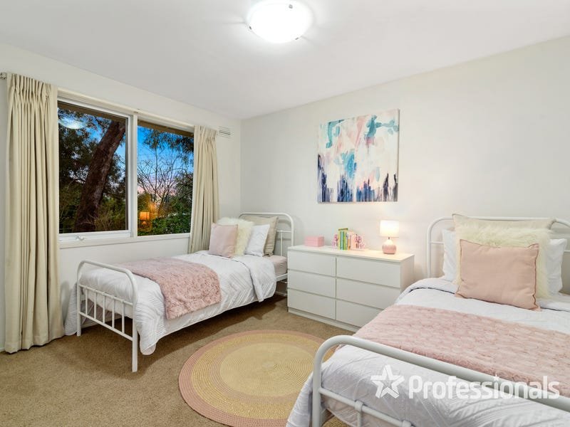 10 Greenwood Lane, Mooroolbark image 11