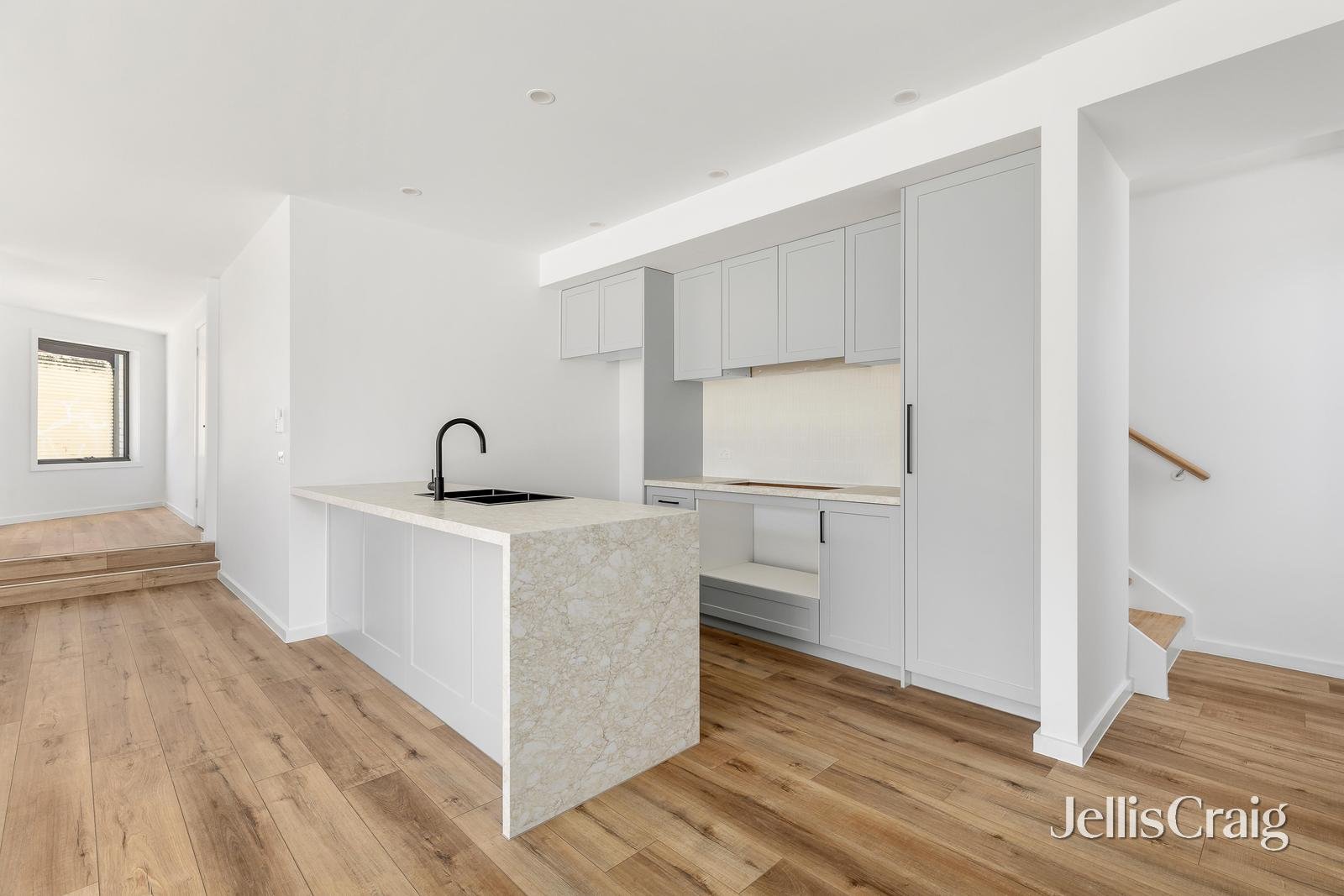 10 Harrison Lane, Kingsville image 3