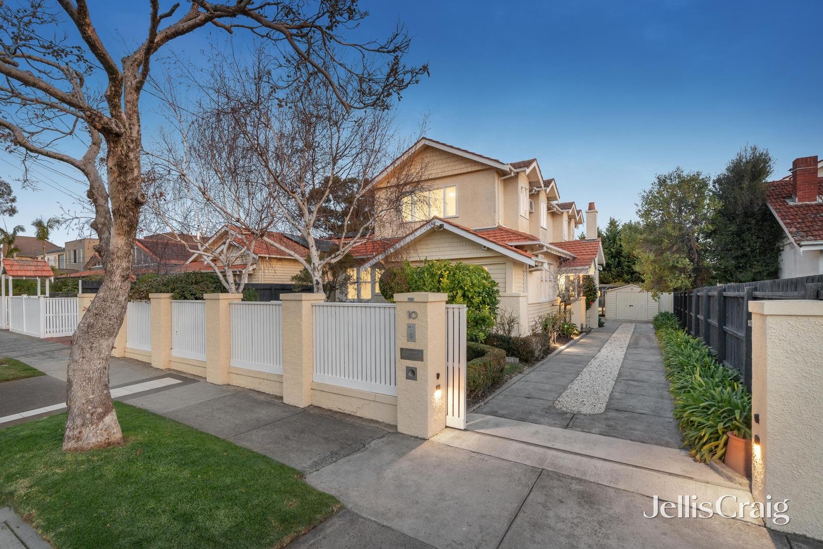 10 Holyrood Street, Hampton image 2
