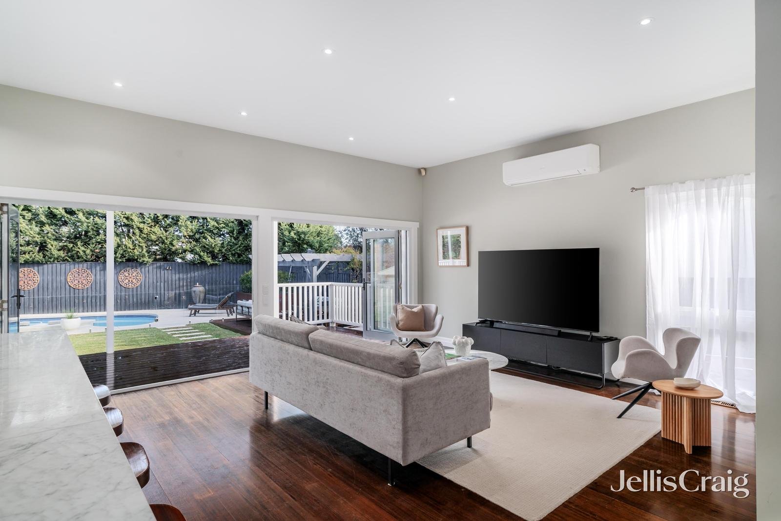 10 Holyrood Street, Hampton image 7