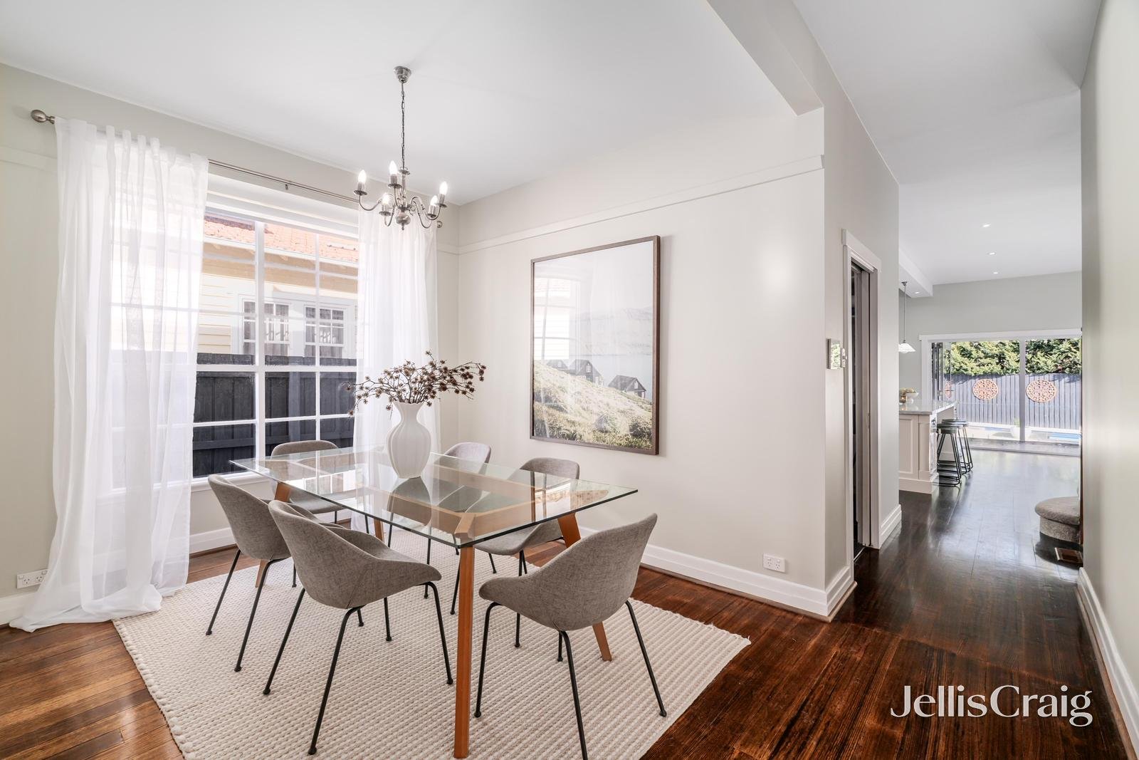 10 Holyrood Street, Hampton image 8