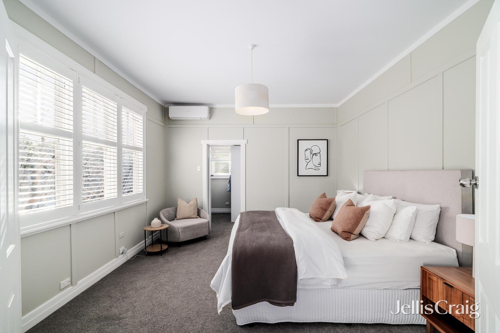 10 Holyrood Street, Hampton image 10