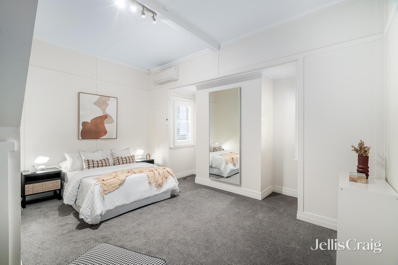 10 Holyrood Street, Hampton image 11