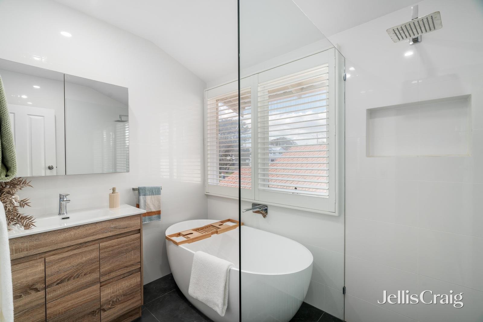 10 Holyrood Street, Hampton image 14