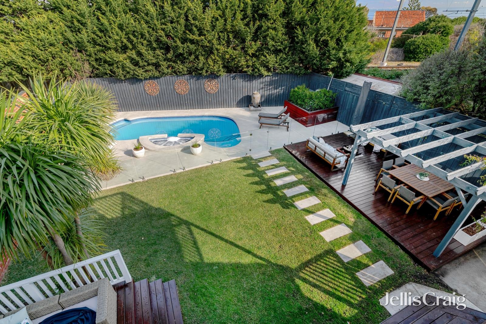 10 Holyrood Street, Hampton image 16