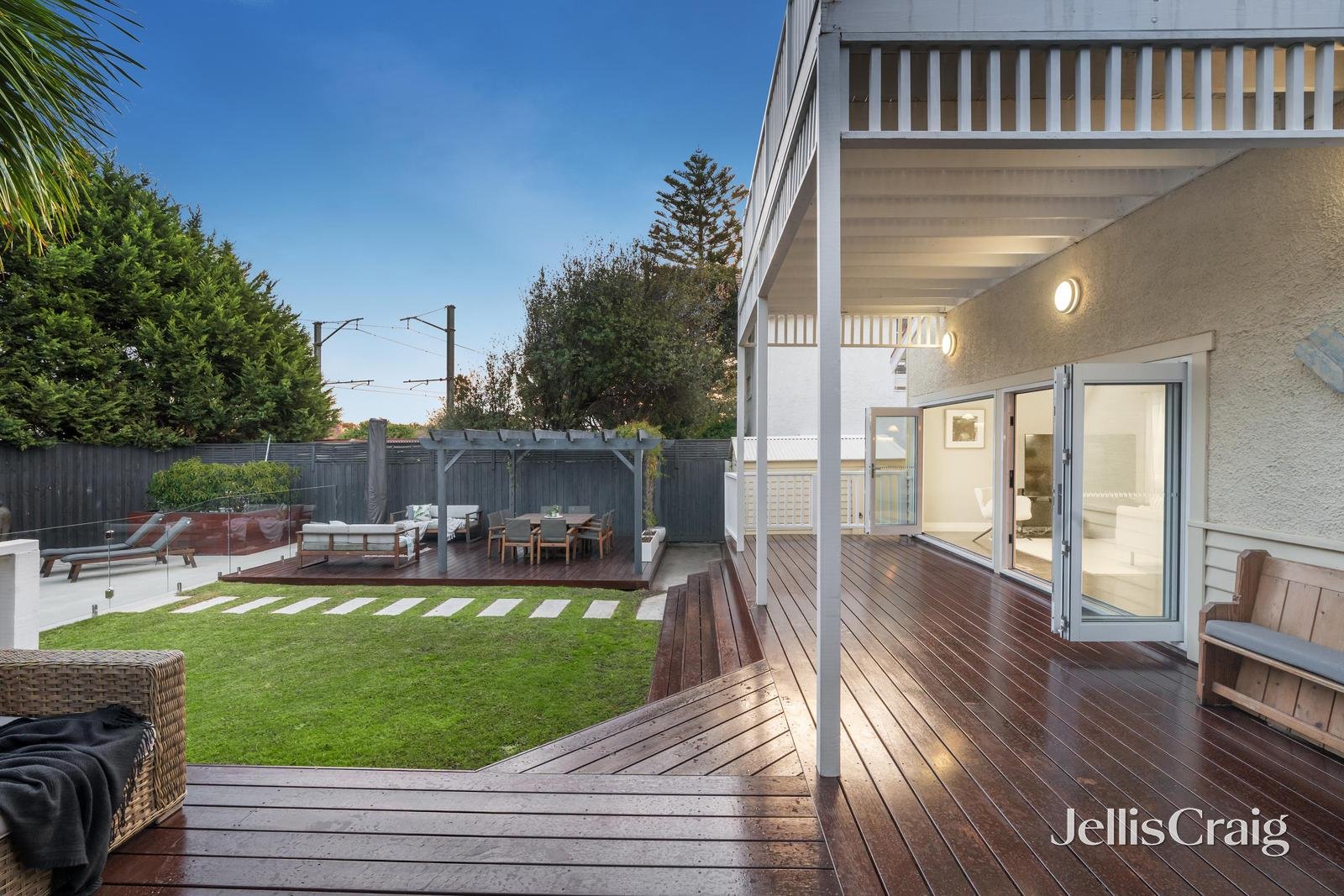 10 Holyrood Street, Hampton image 17