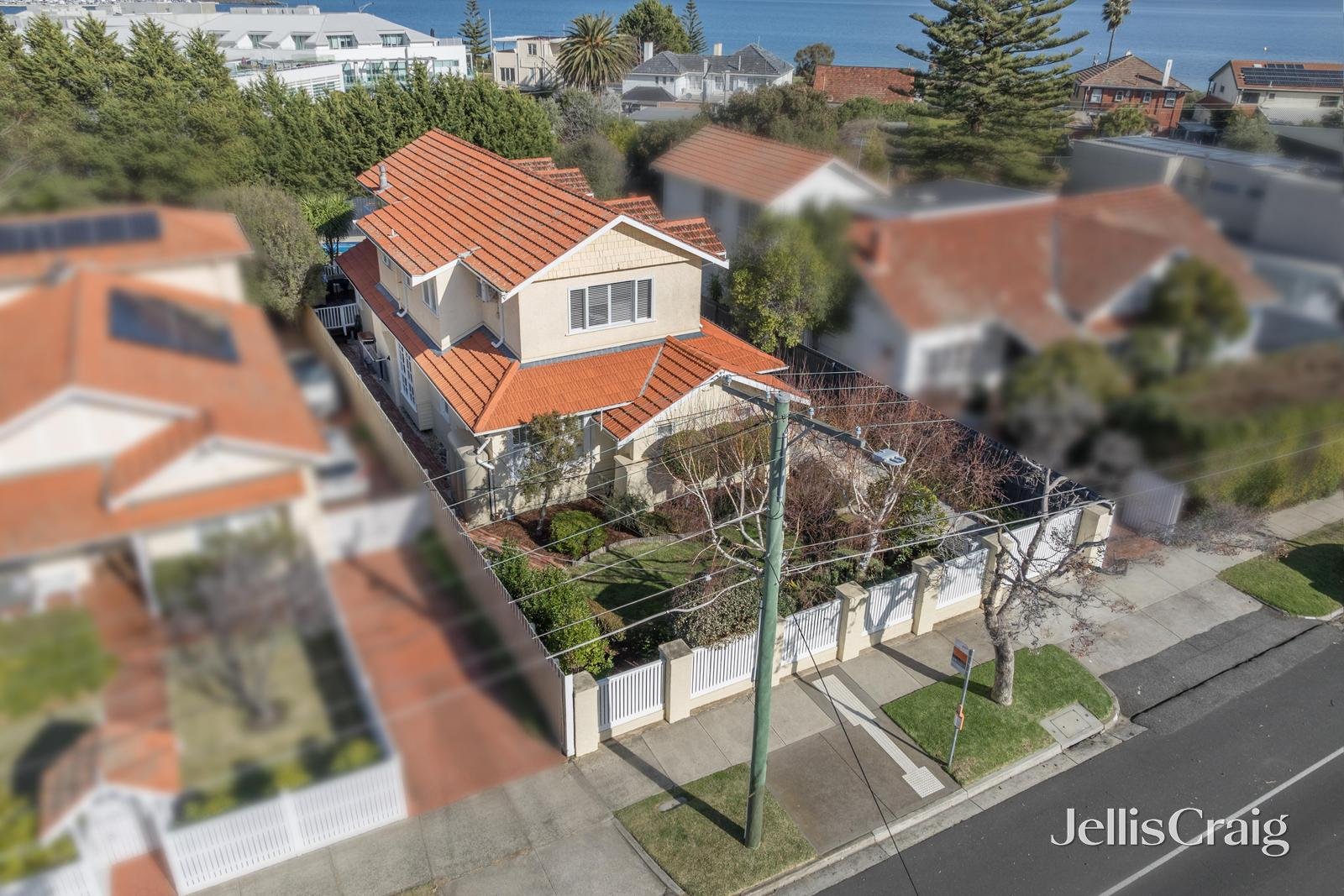 10 Holyrood Street, Hampton image 19