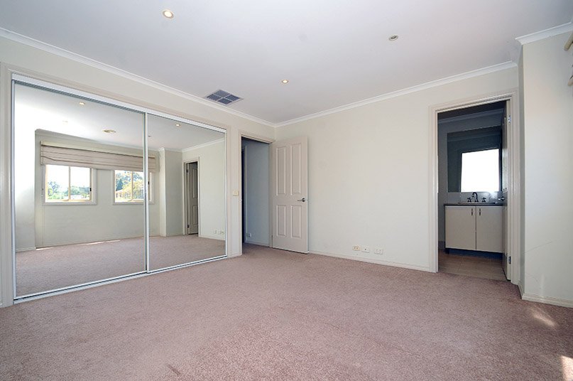 10 Houghton Drive, Ferntree Gully image 3