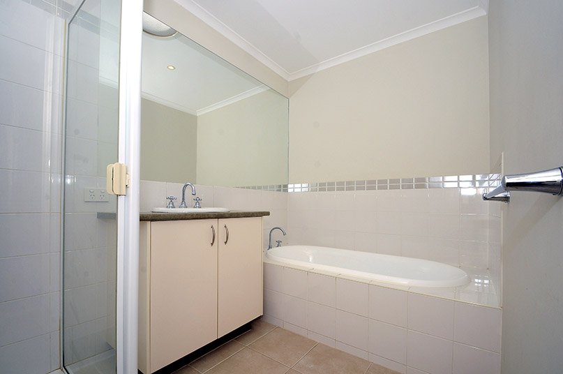 10 Houghton Drive, Ferntree Gully image 4