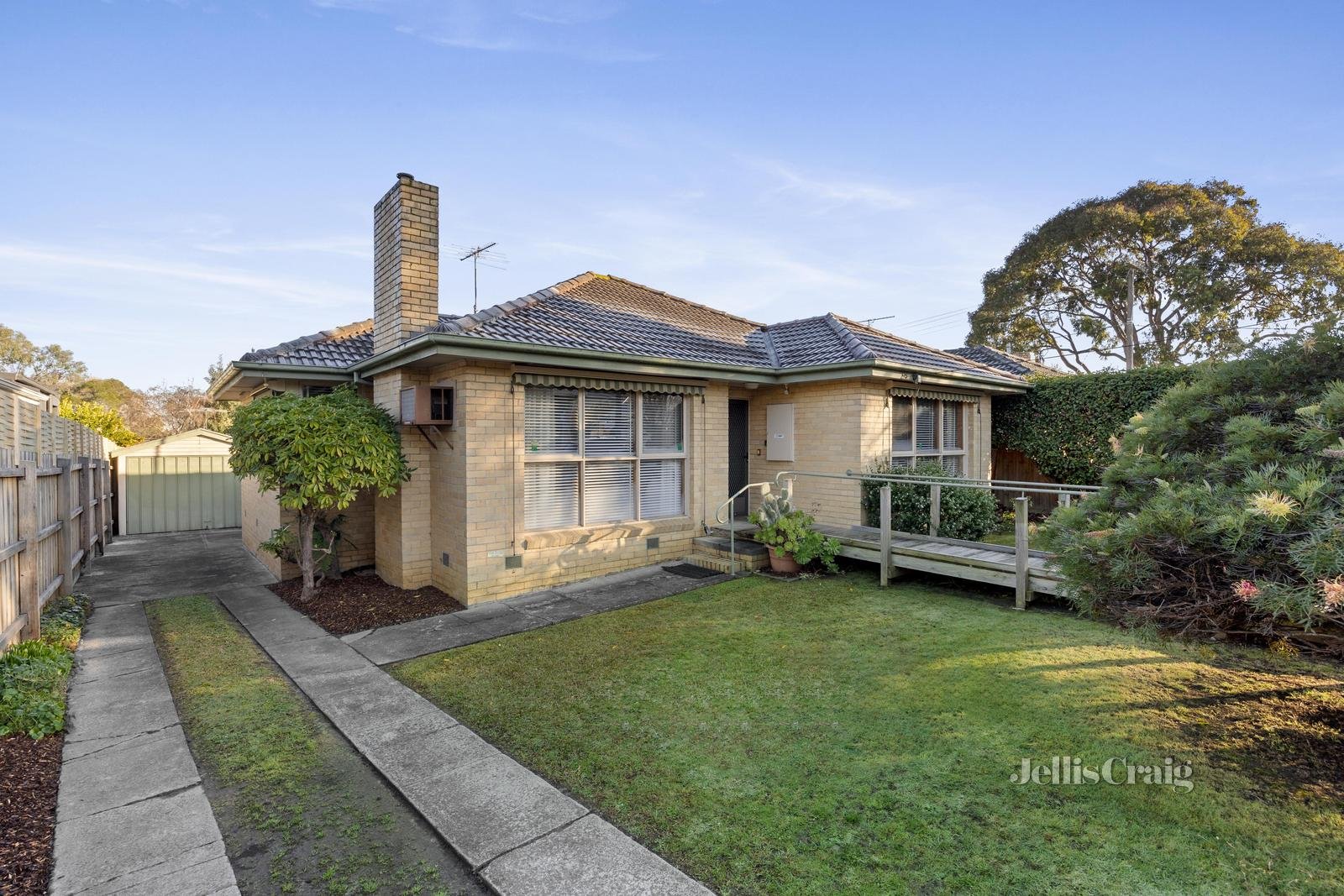 10 Indra Road, Blackburn South image 1