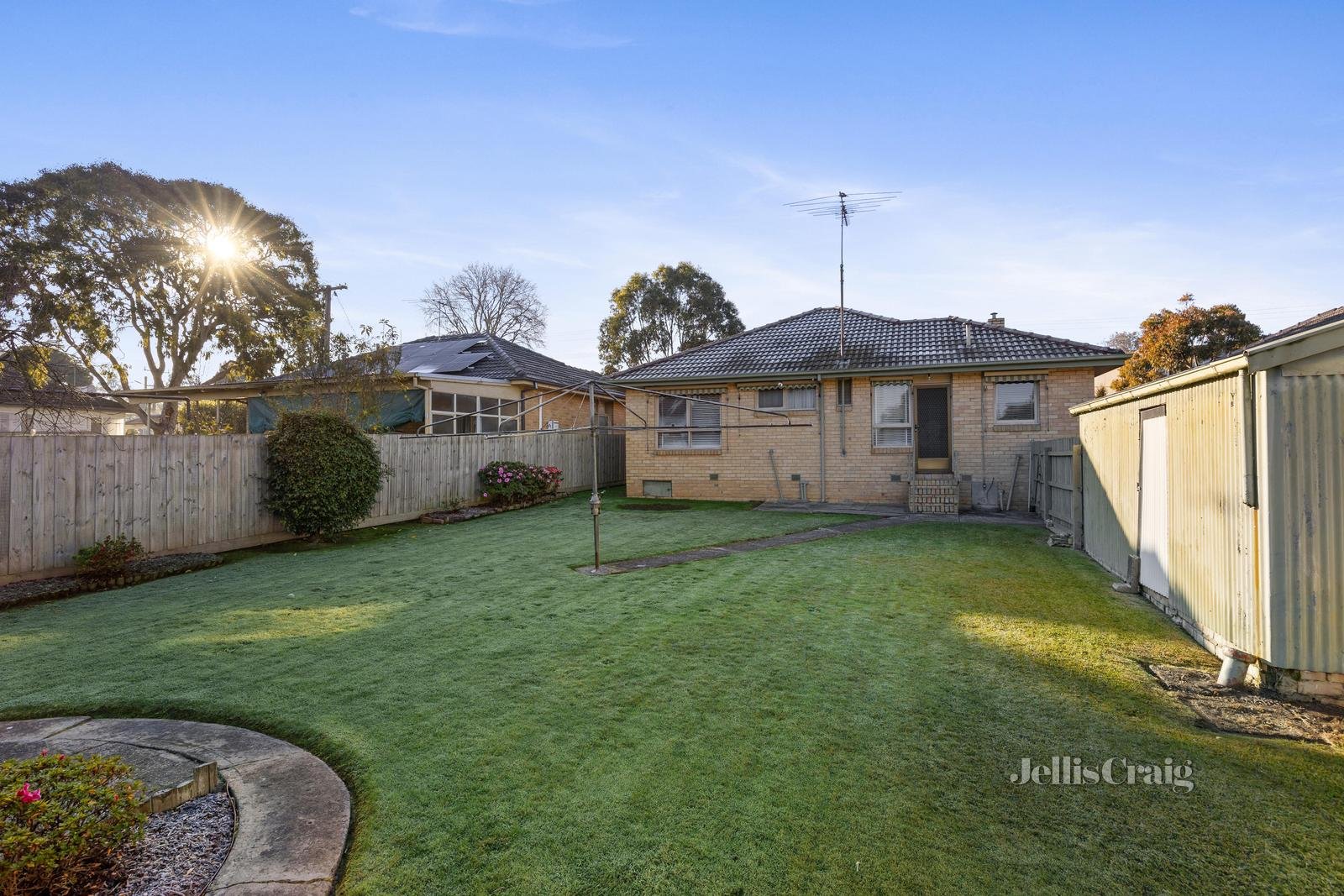 10 Indra Road, Blackburn South image 8