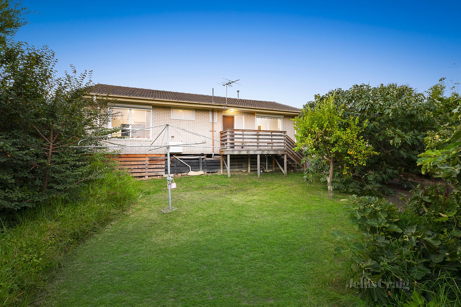 10 Ireland Avenue, Doncaster East image 10