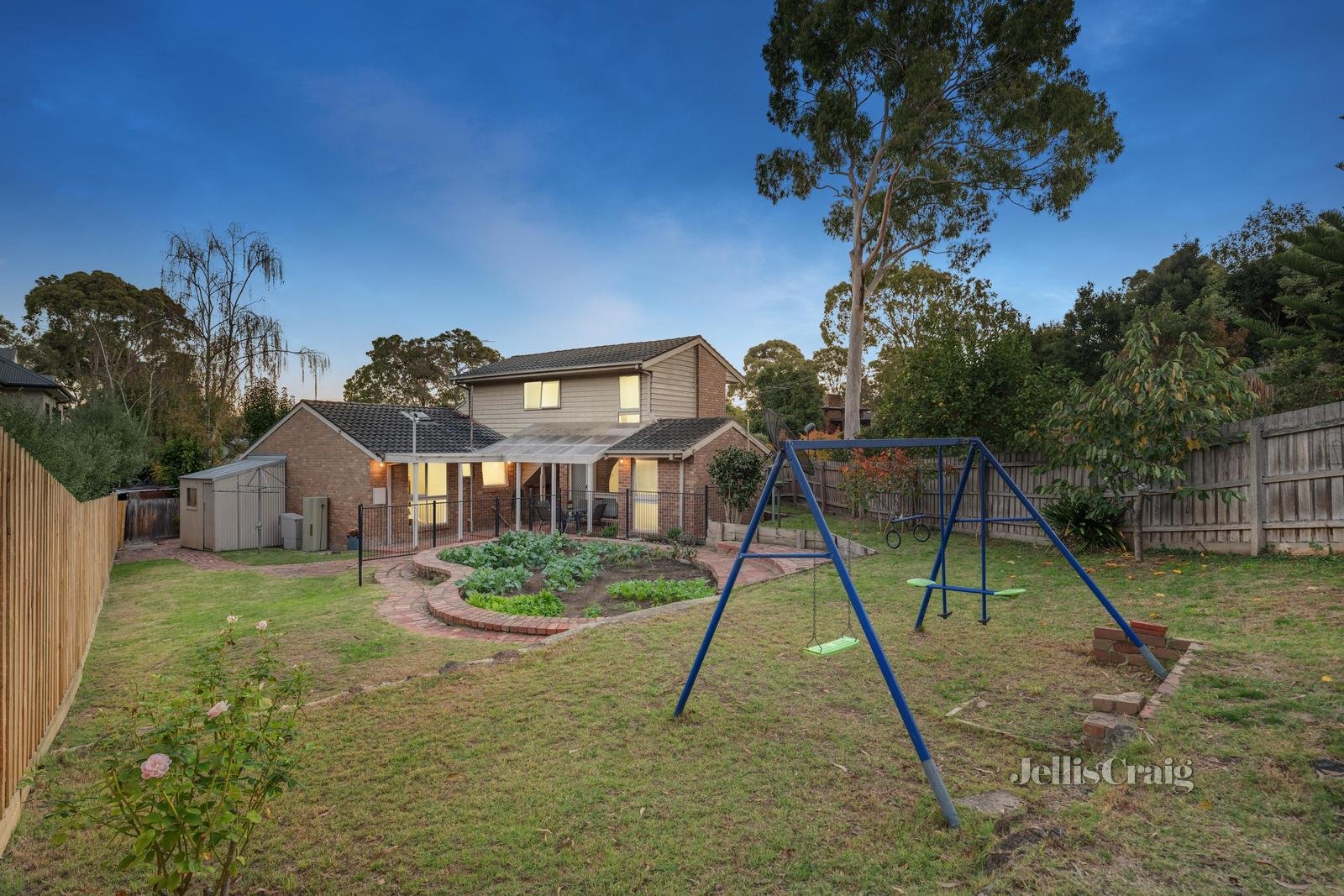 10 Janfourd Court, Mount Waverley image 12