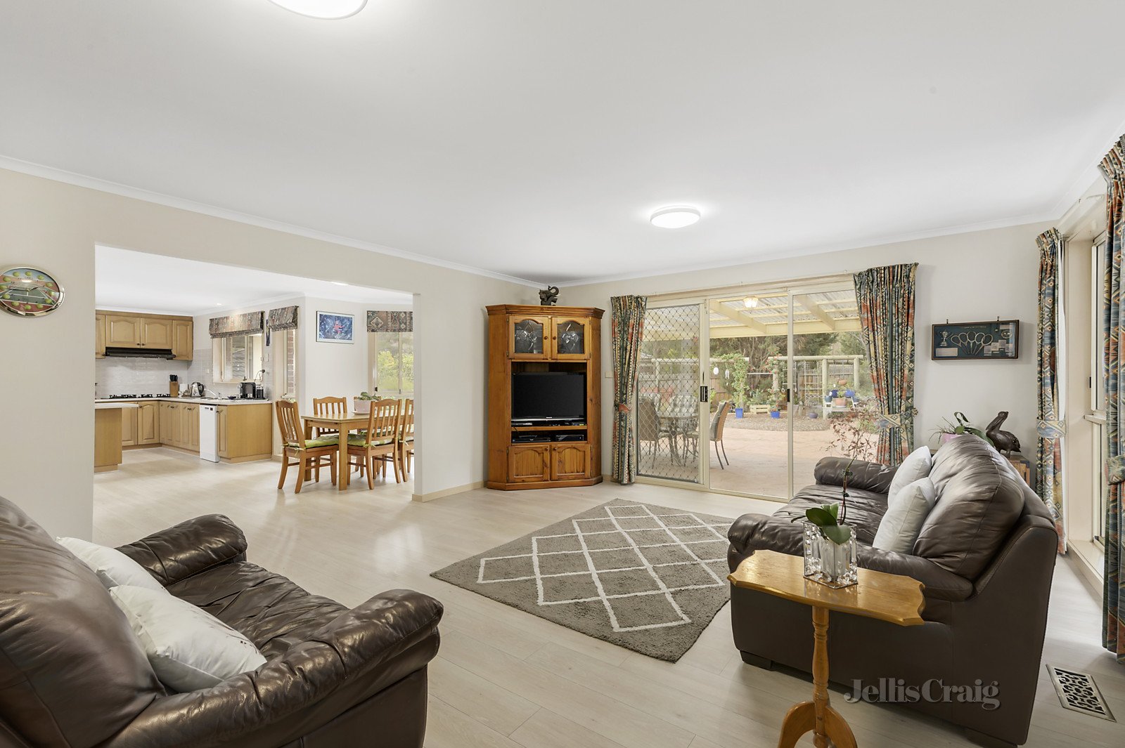 10 Jodie Court, Diamond Creek image 3