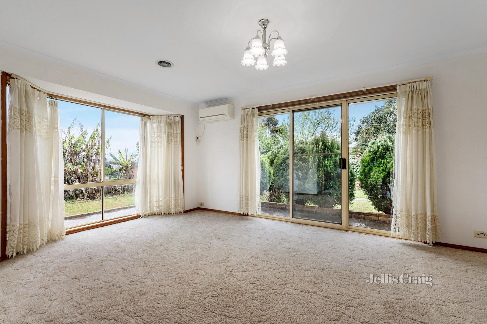 10 Kensington Court, Hampton Park image 2