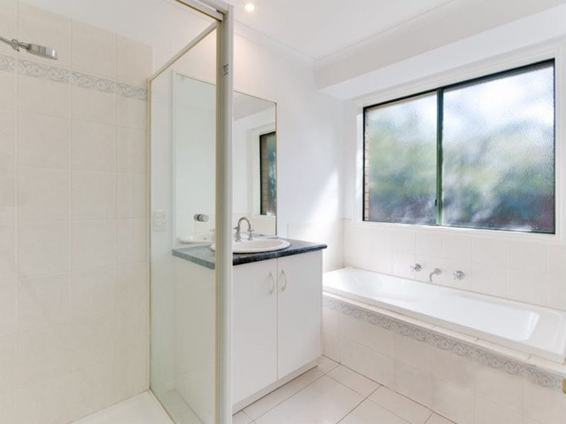 10 Keystone Court, Lynbrook image 3
