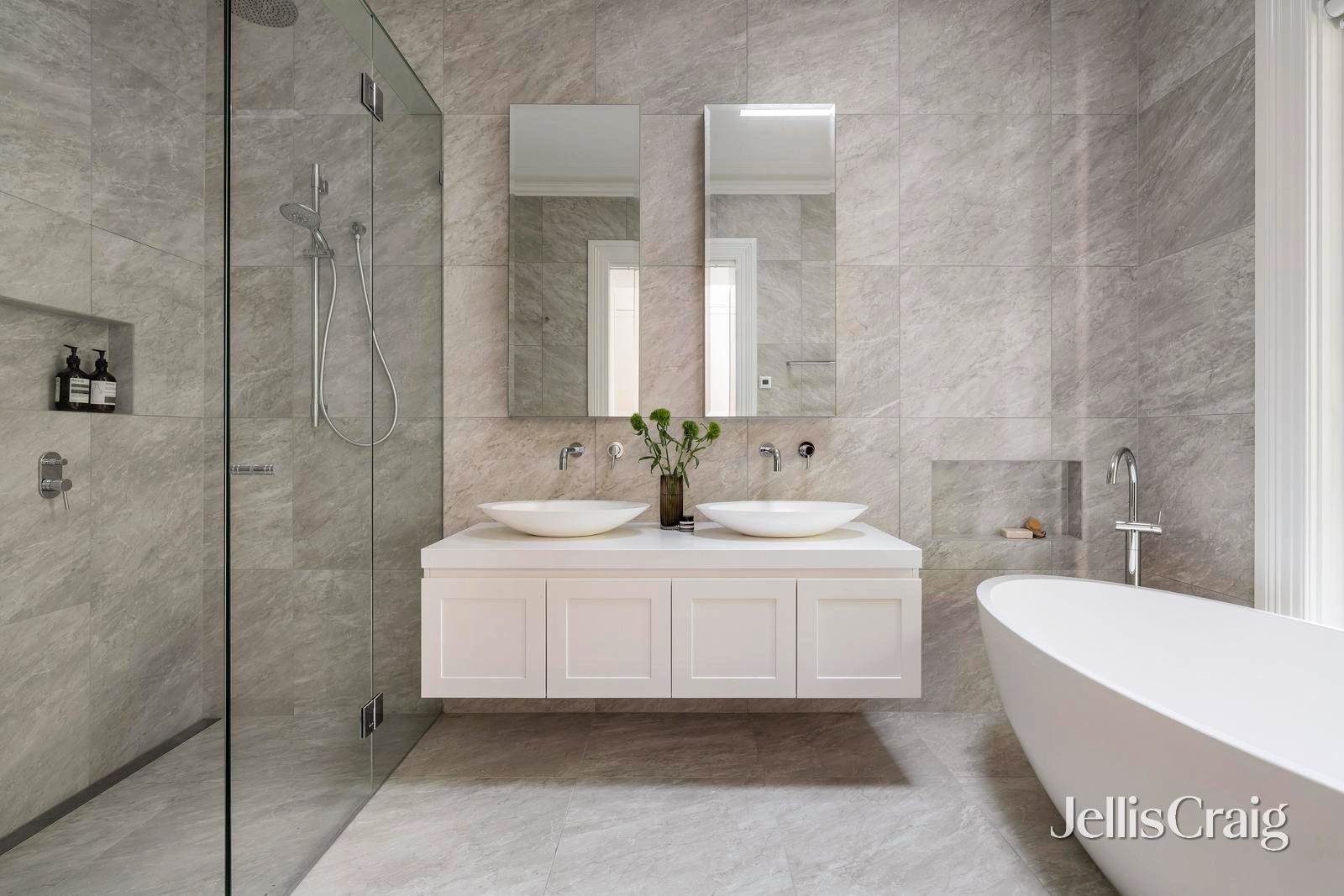 10 Kingsley Street, Camberwell image 6