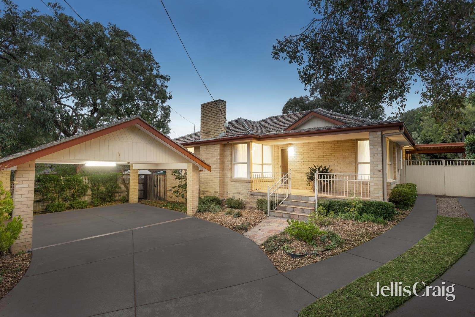 10 Kinkora Road, Blackburn image 1