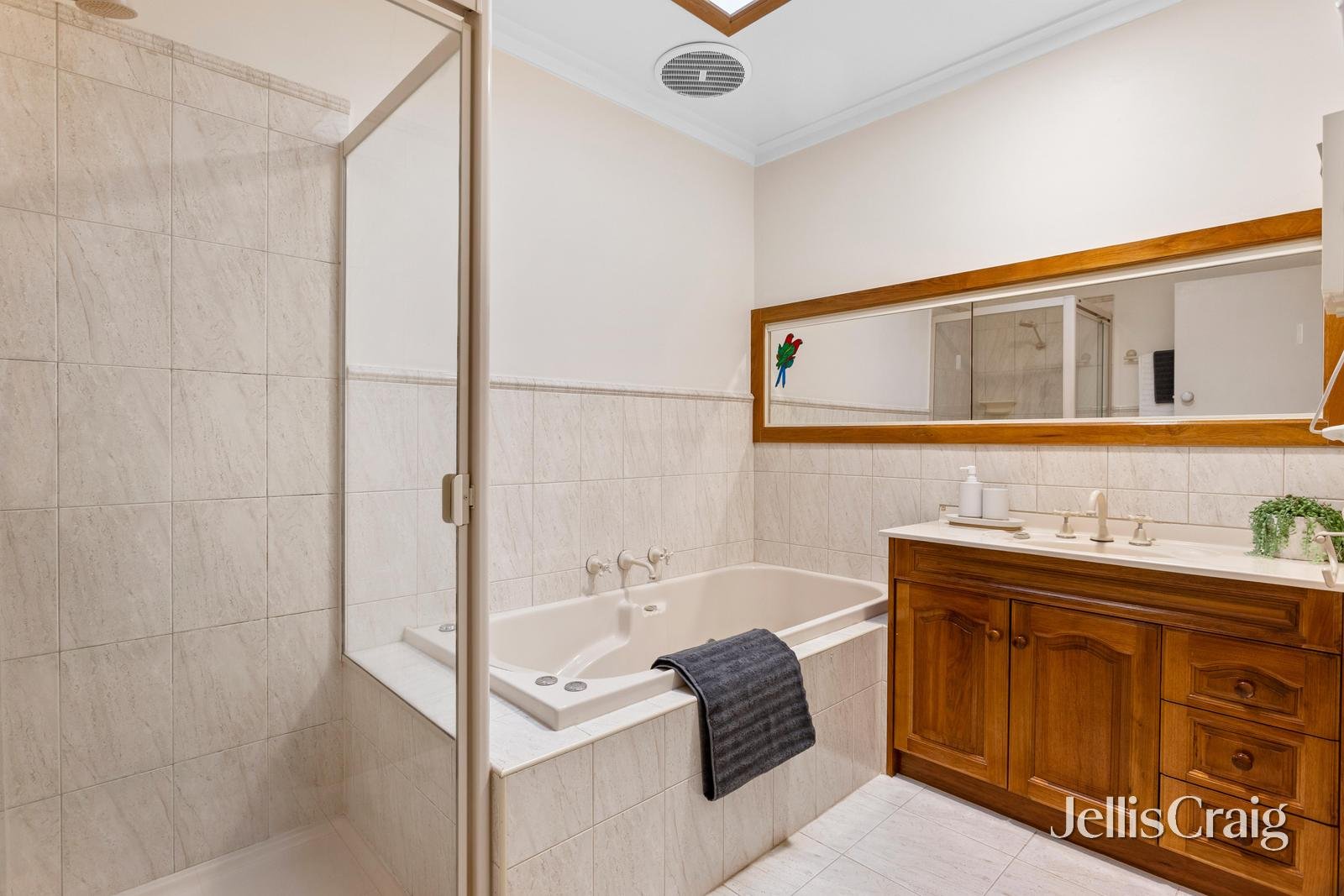 10 Kinkora Road, Blackburn image 8