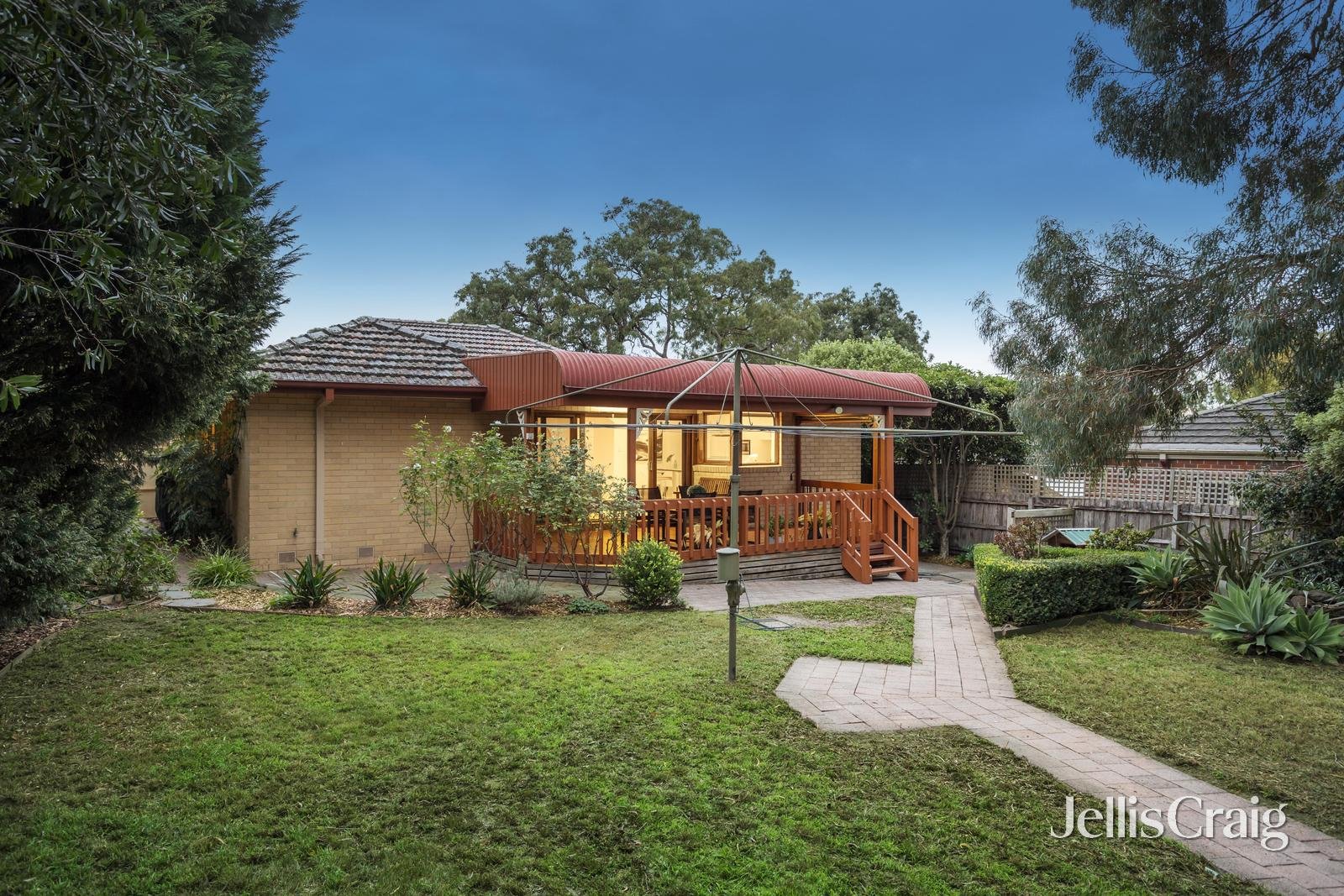 10 Kinkora Road, Blackburn image 12
