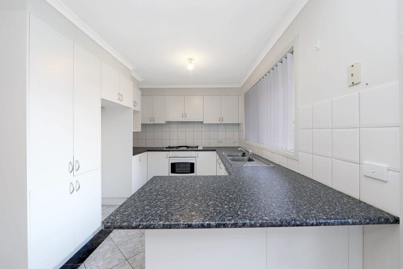 10 Lakeside Boulevard, Rowville image 4