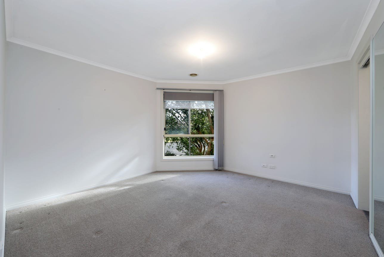 10 Lakeside Boulevard, Rowville image 5