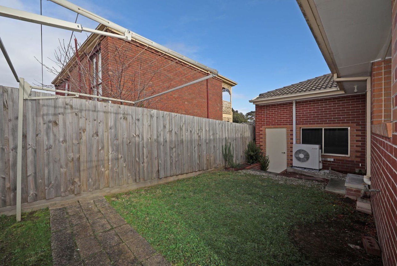 10 Lakeside Boulevard, Rowville image 7