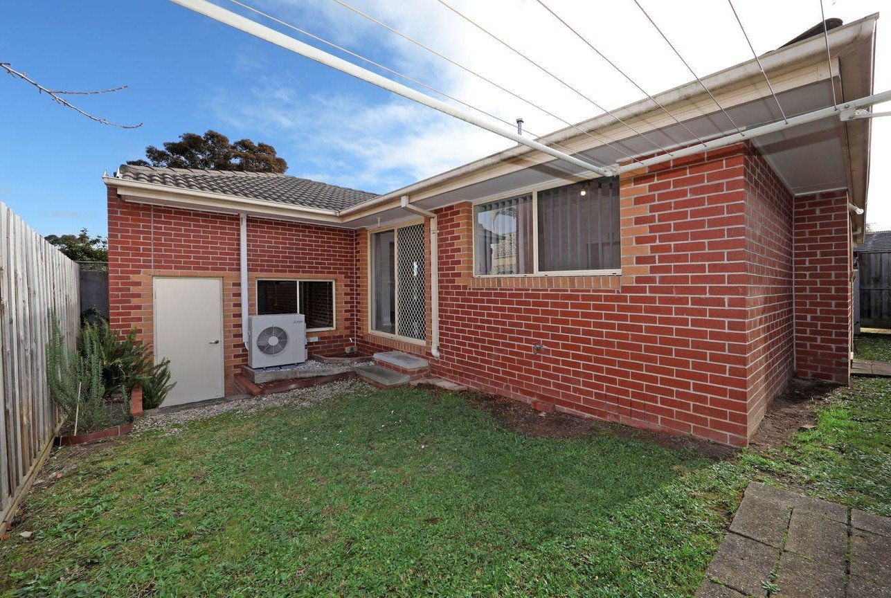10 Lakeside Boulevard, Rowville image 8