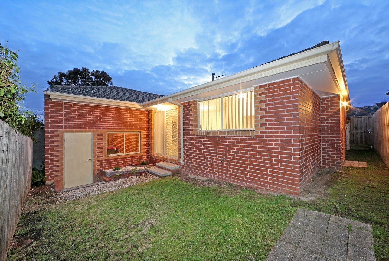 10 Lakeside Boulevard, Rowville image 9