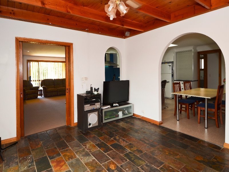 10 Lancaster Avenue, Newcomb image 4