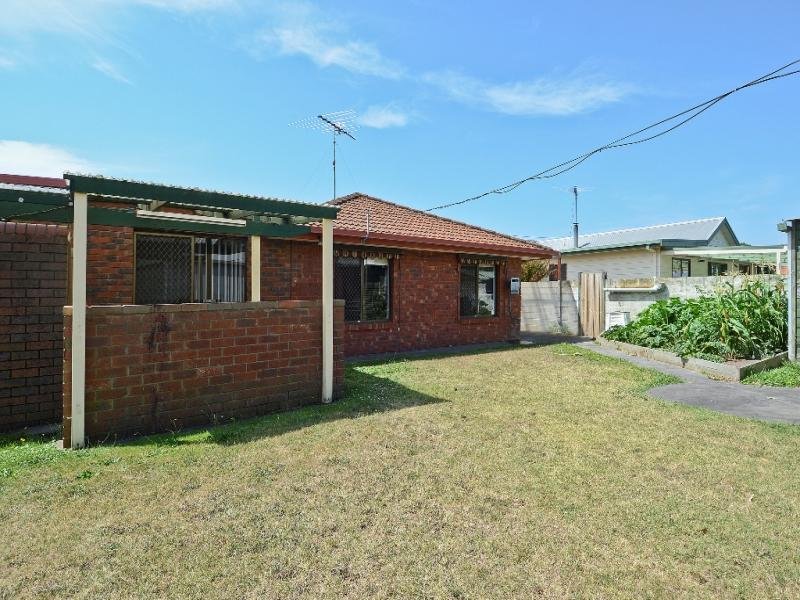 10 Lancaster Avenue, Newcomb image 9