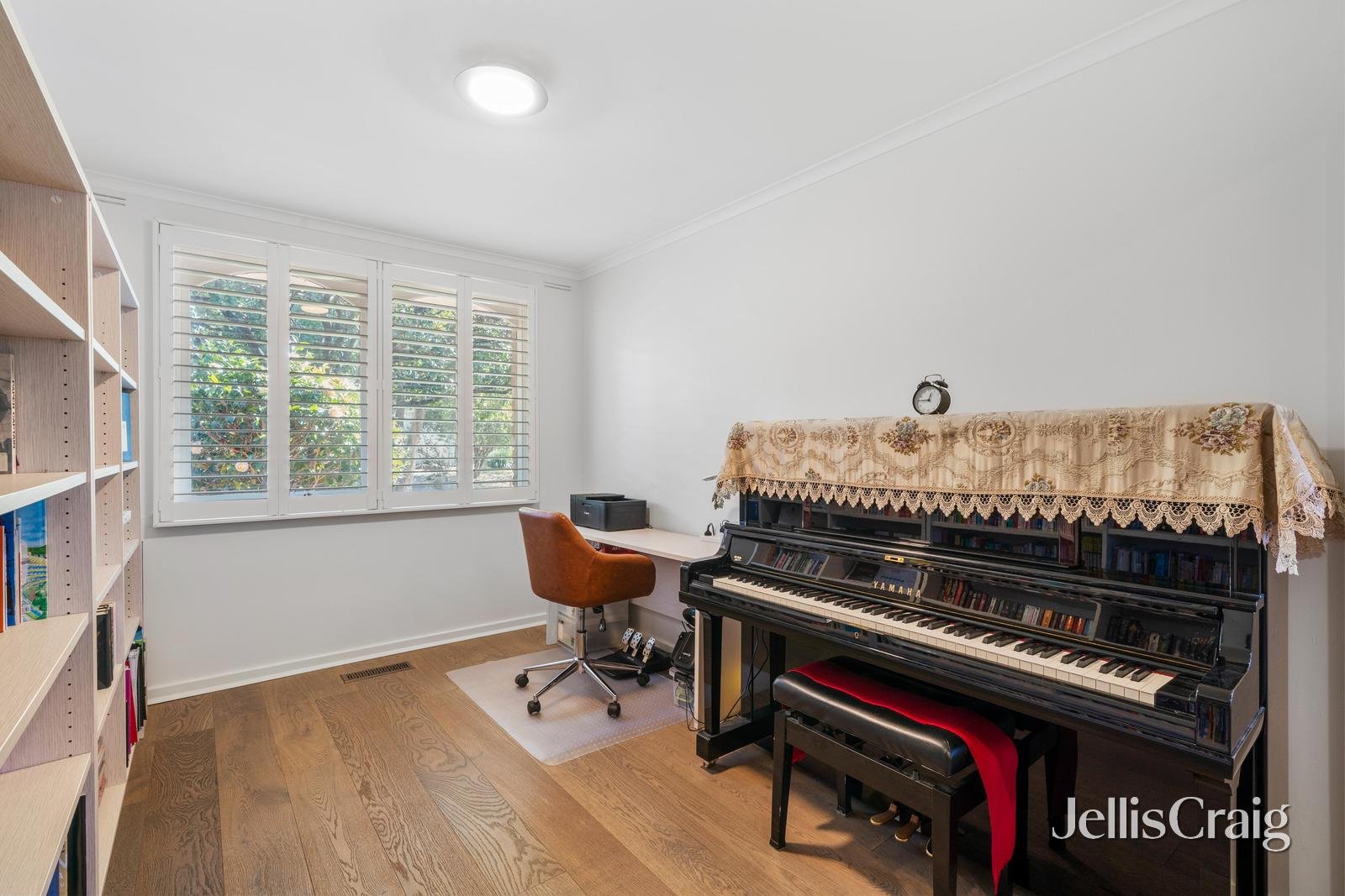 10 Landen Avenue, Glen Waverley image 5