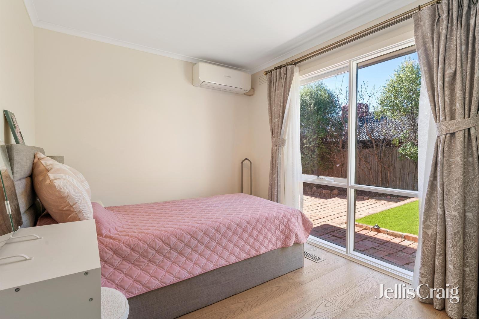 10 Landen Avenue, Glen Waverley image 8