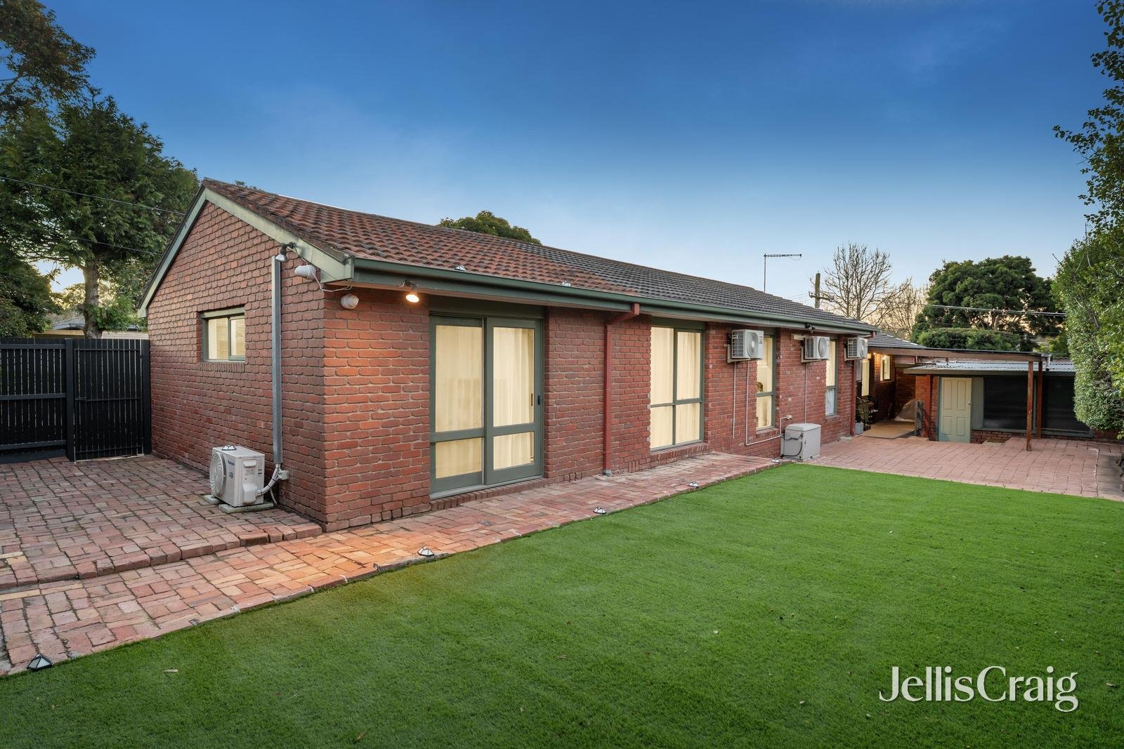 10 Landen Avenue, Glen Waverley image 11
