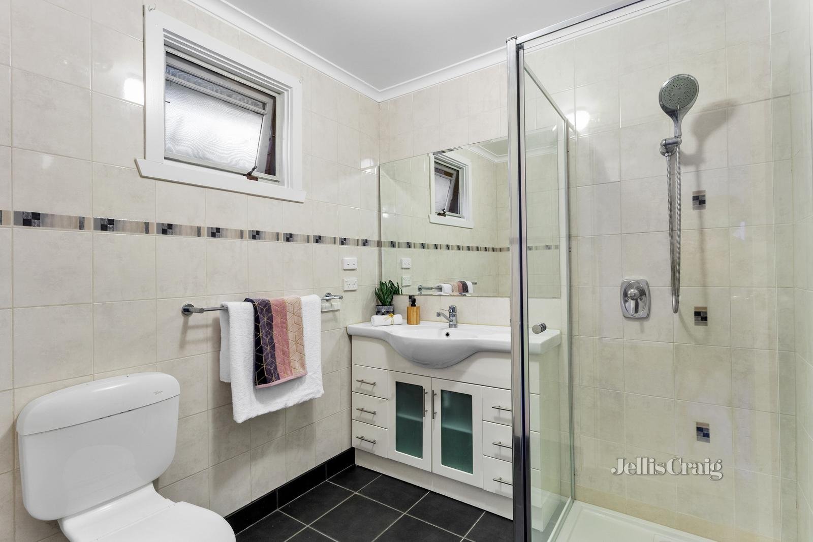 10 Landen Avenue, Glen&nbsp;Waverley image 9