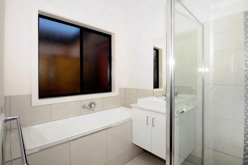 10 Lavender Road, Officer image 9