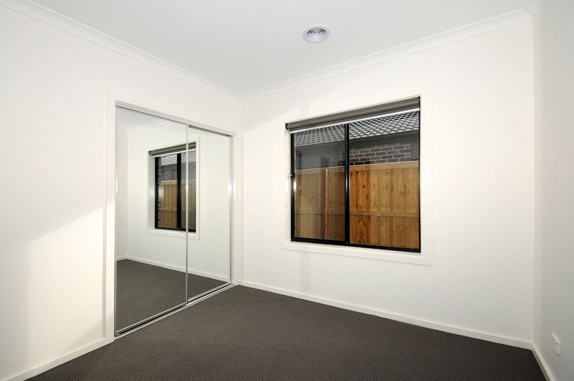 10 Lavender Road, Officer image 5