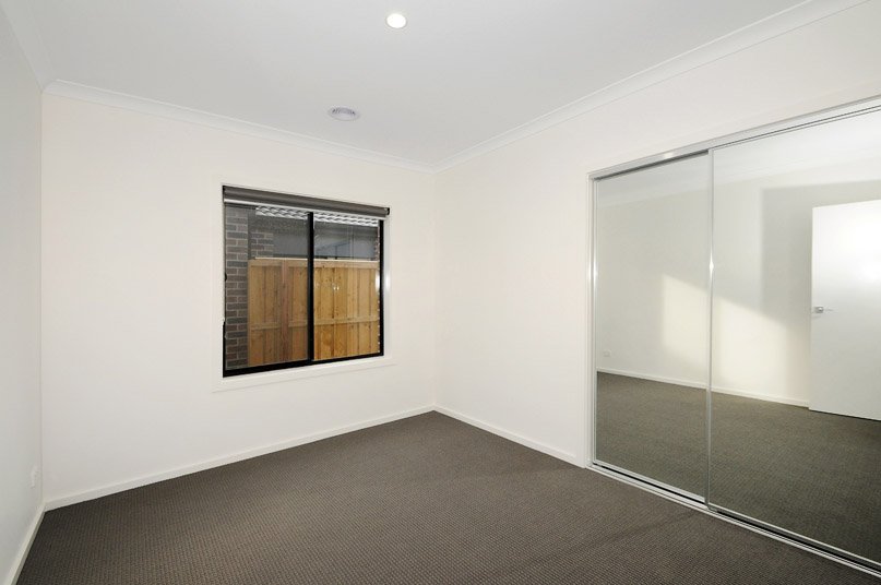10 Lavender Road, Officer image 6