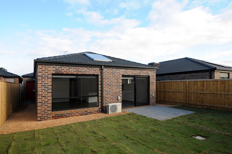 10 Lavender Road, Officer image 11