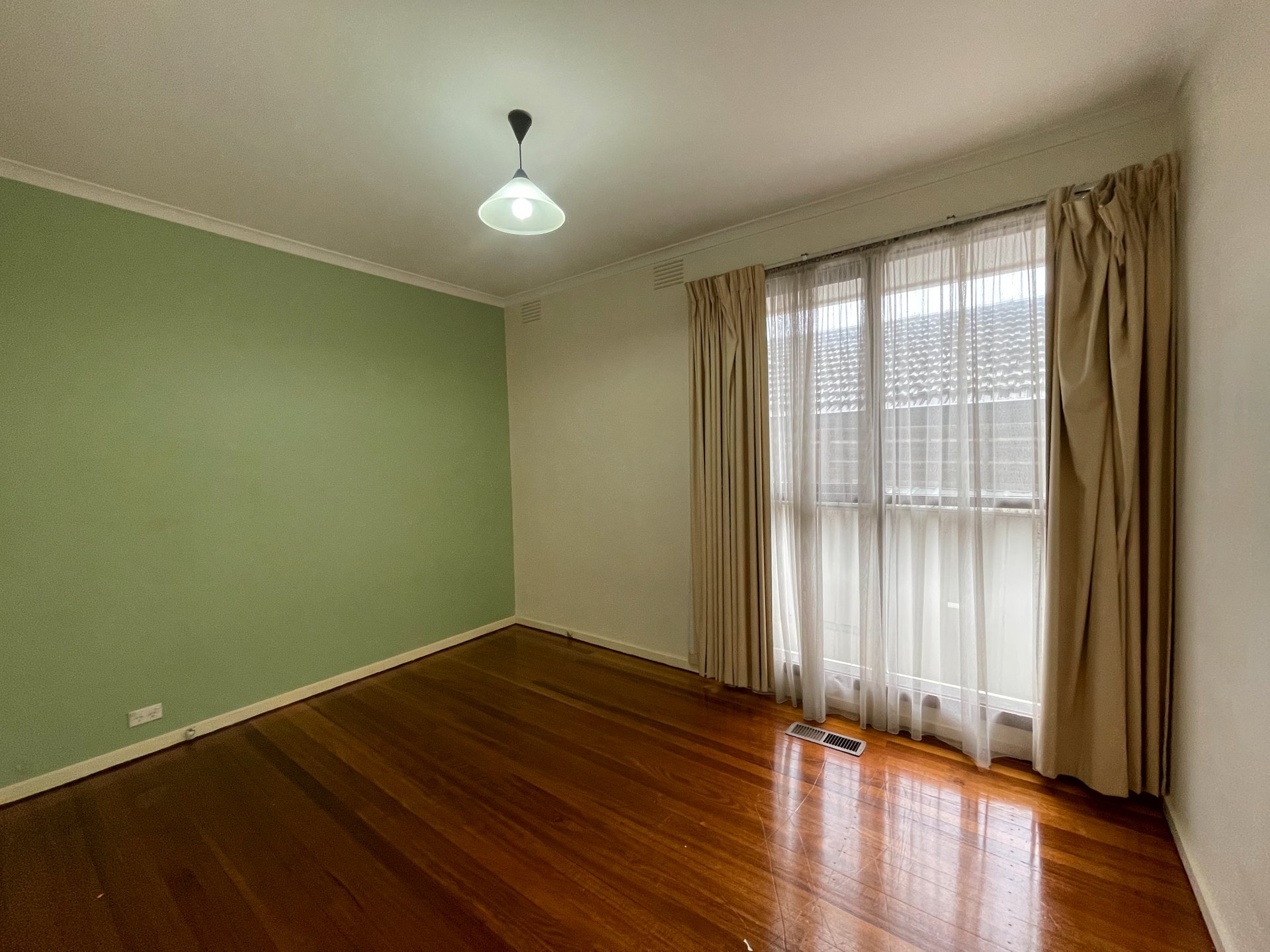 10 Leatherwood Crescent, Wheelers Hill image 7