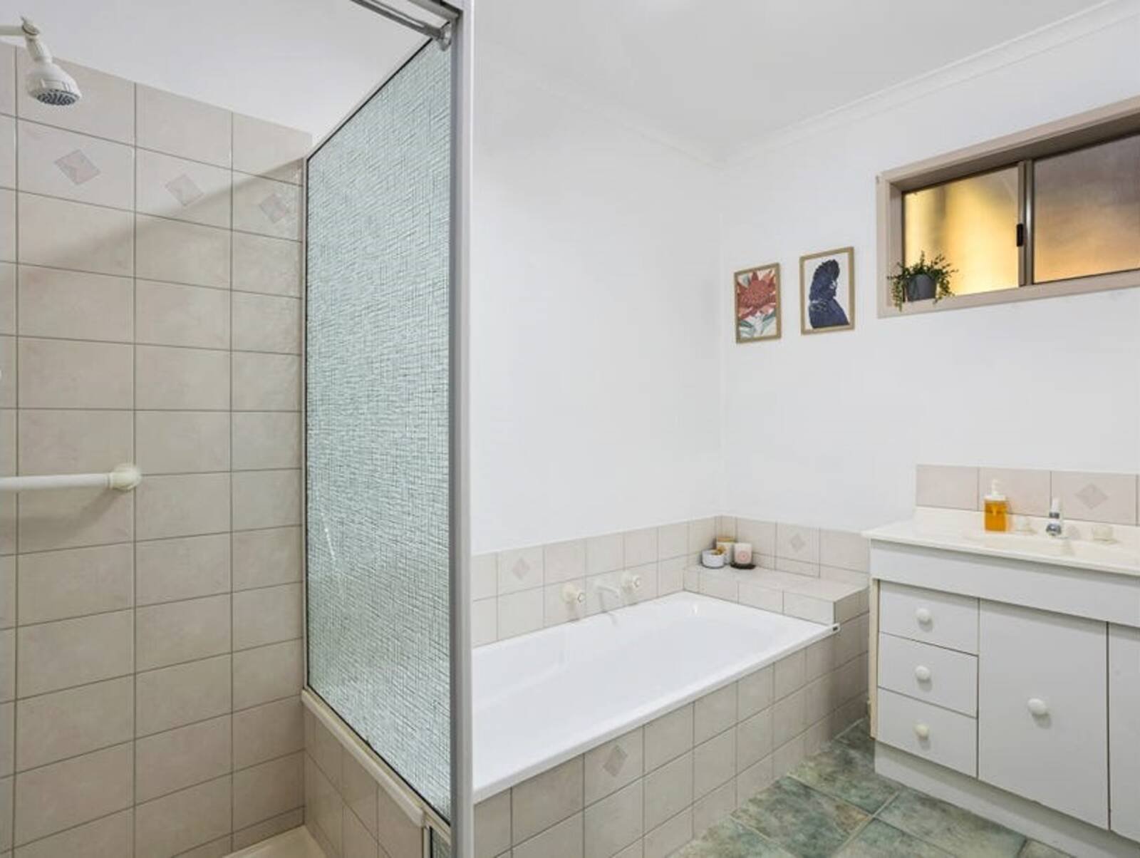 Property Gallery Thumbnail 12