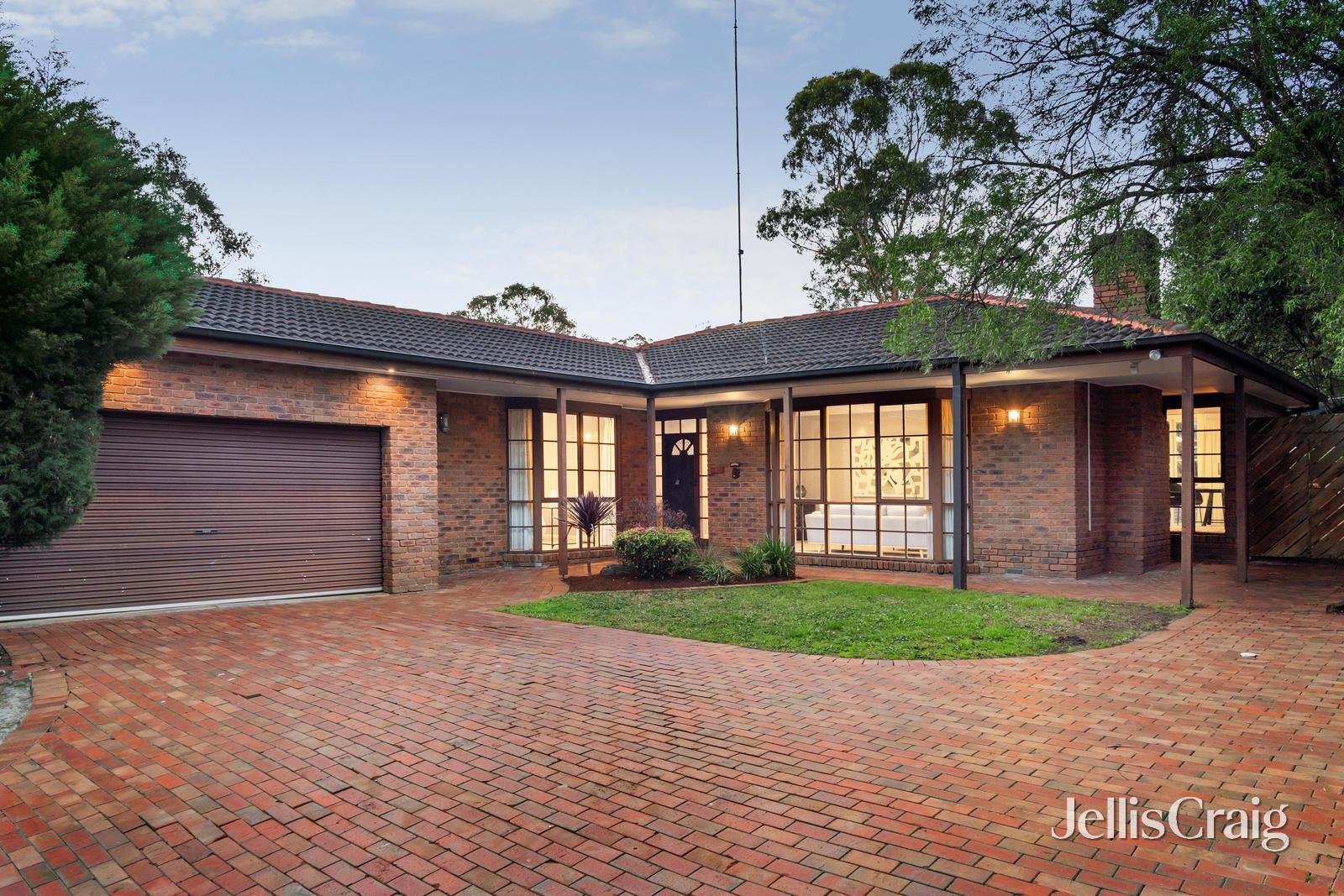 10 Long Valley Way, Eltham image 2