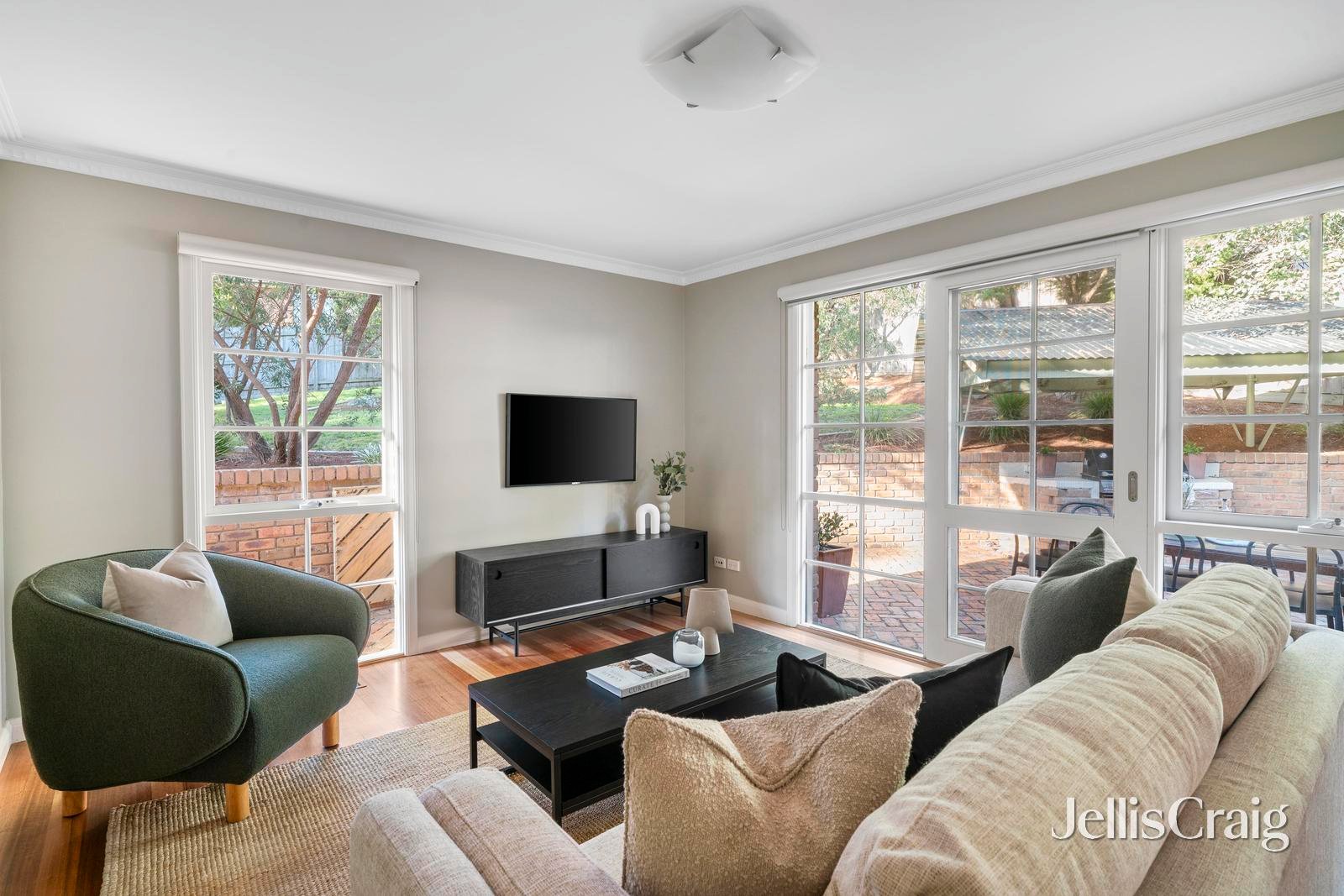 10 Long Valley Way, Eltham image 10