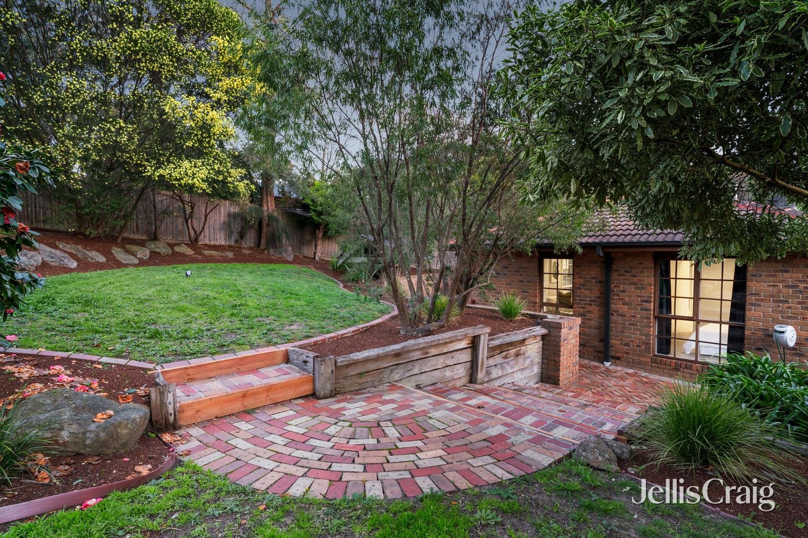 10 Long Valley Way, Eltham image 20