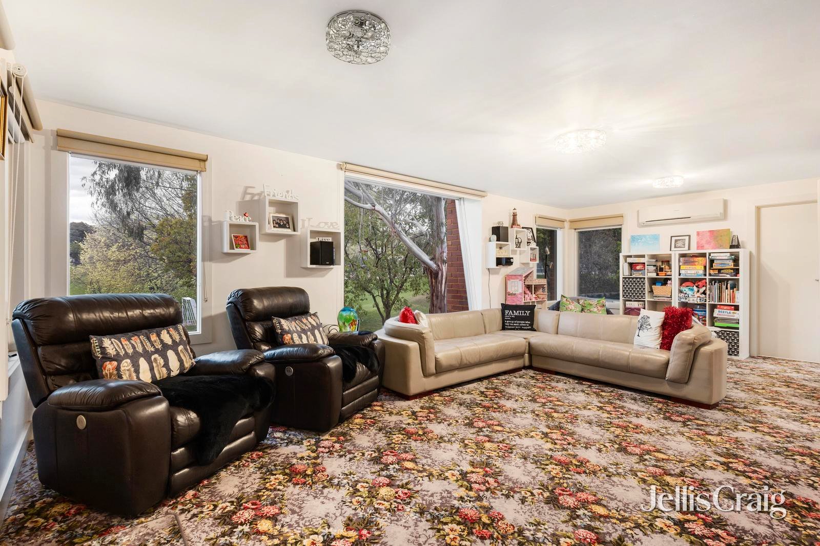 10 Longstaff Court, Doncaster East image 3