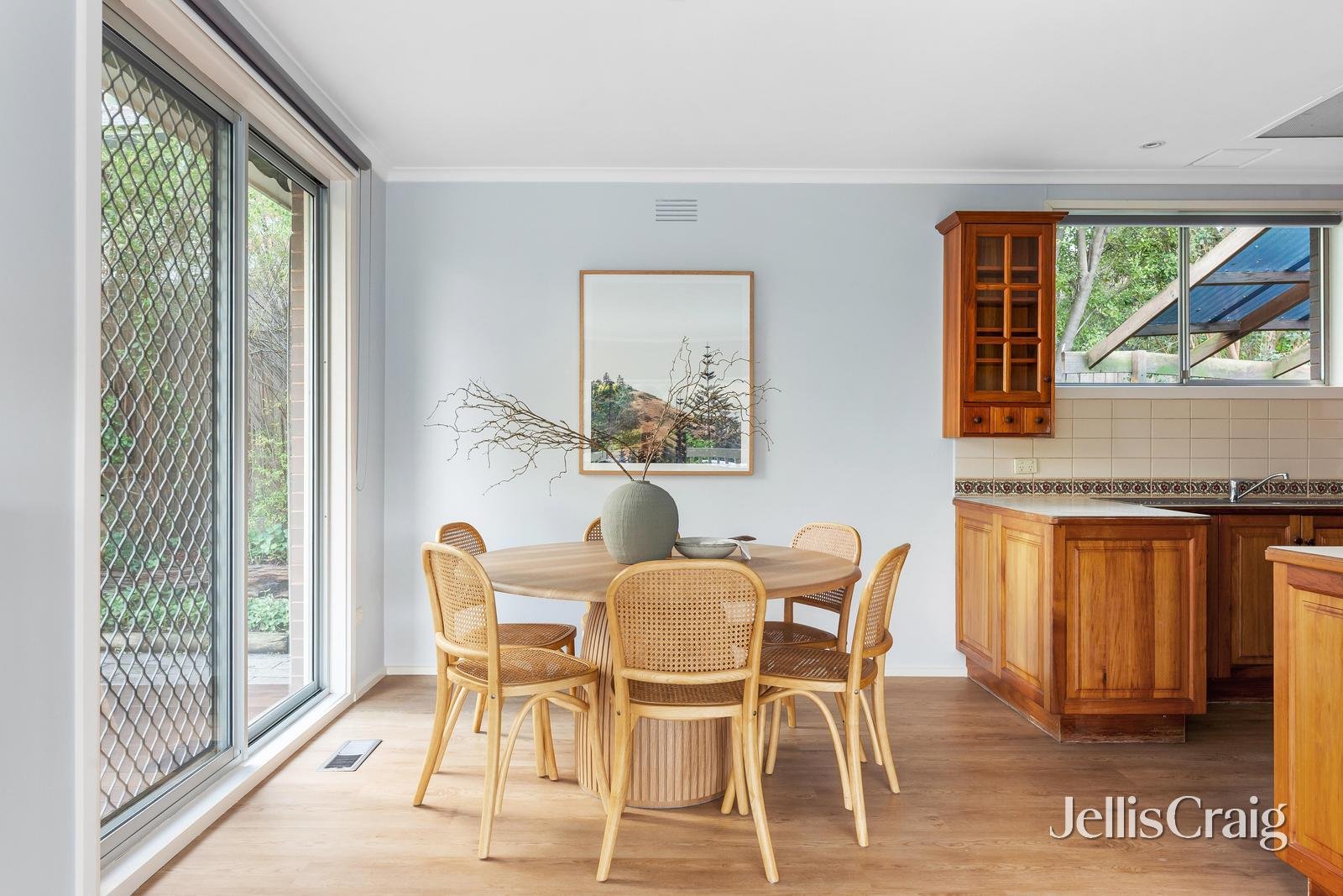 10 Lorraine Drive, Briar&nbsp;Hill image 4