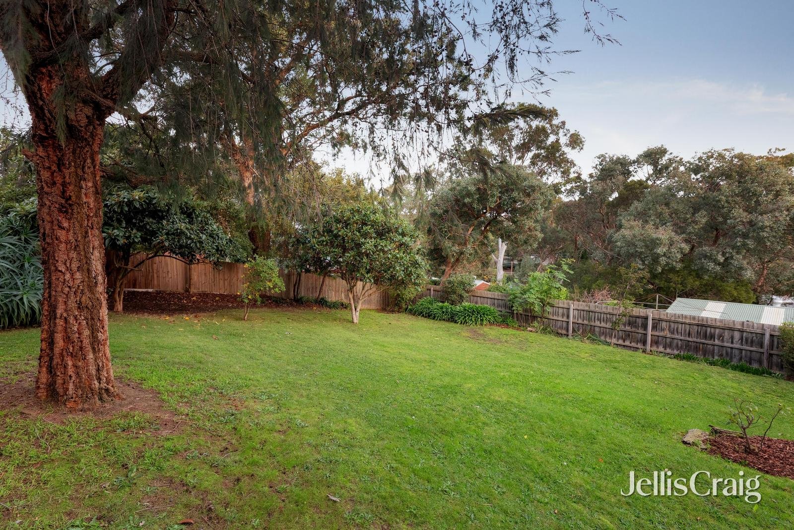 10 Lorraine Drive, Briar&nbsp;Hill image 10
