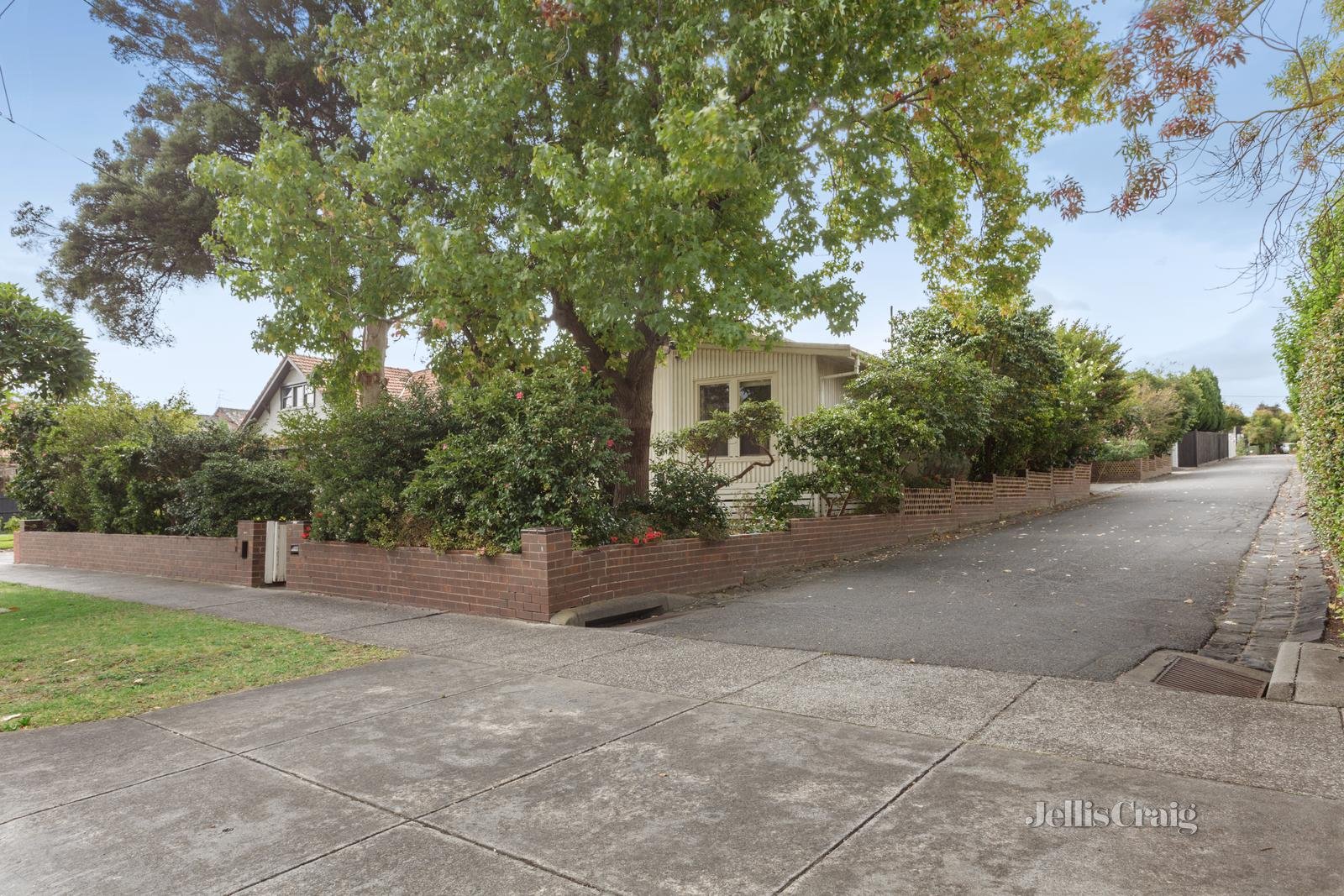 10 Louise Avenue, Mont Albert image 3